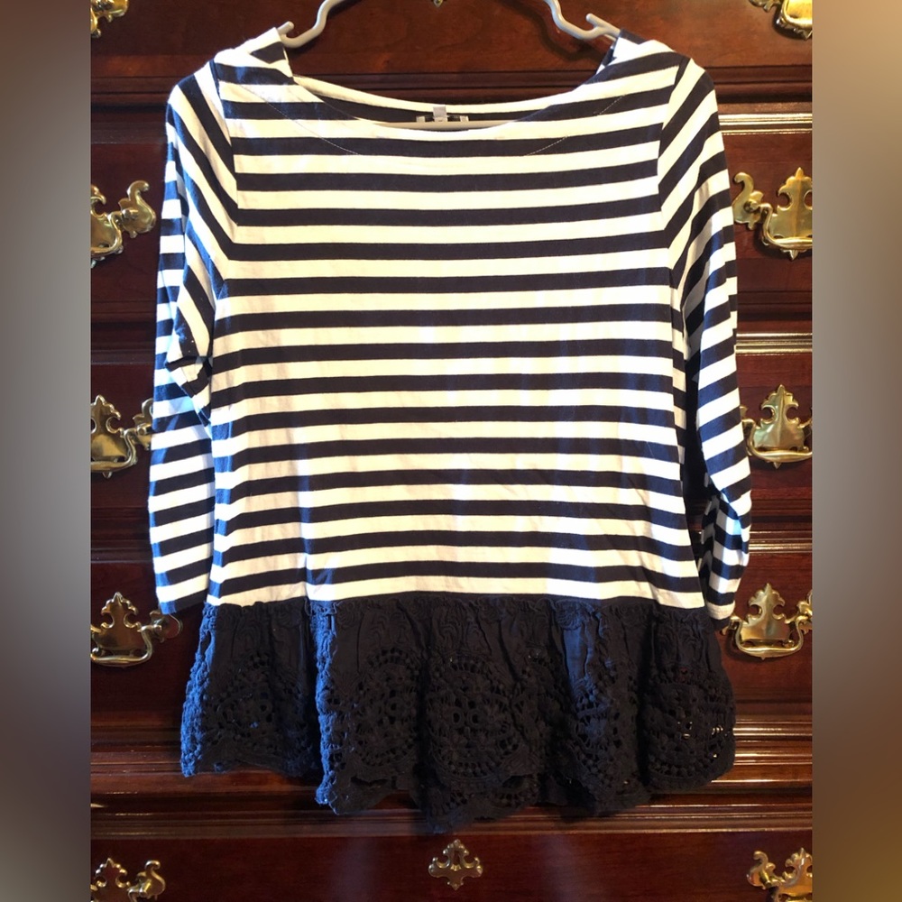 Crown and Ivy Top, Size Small